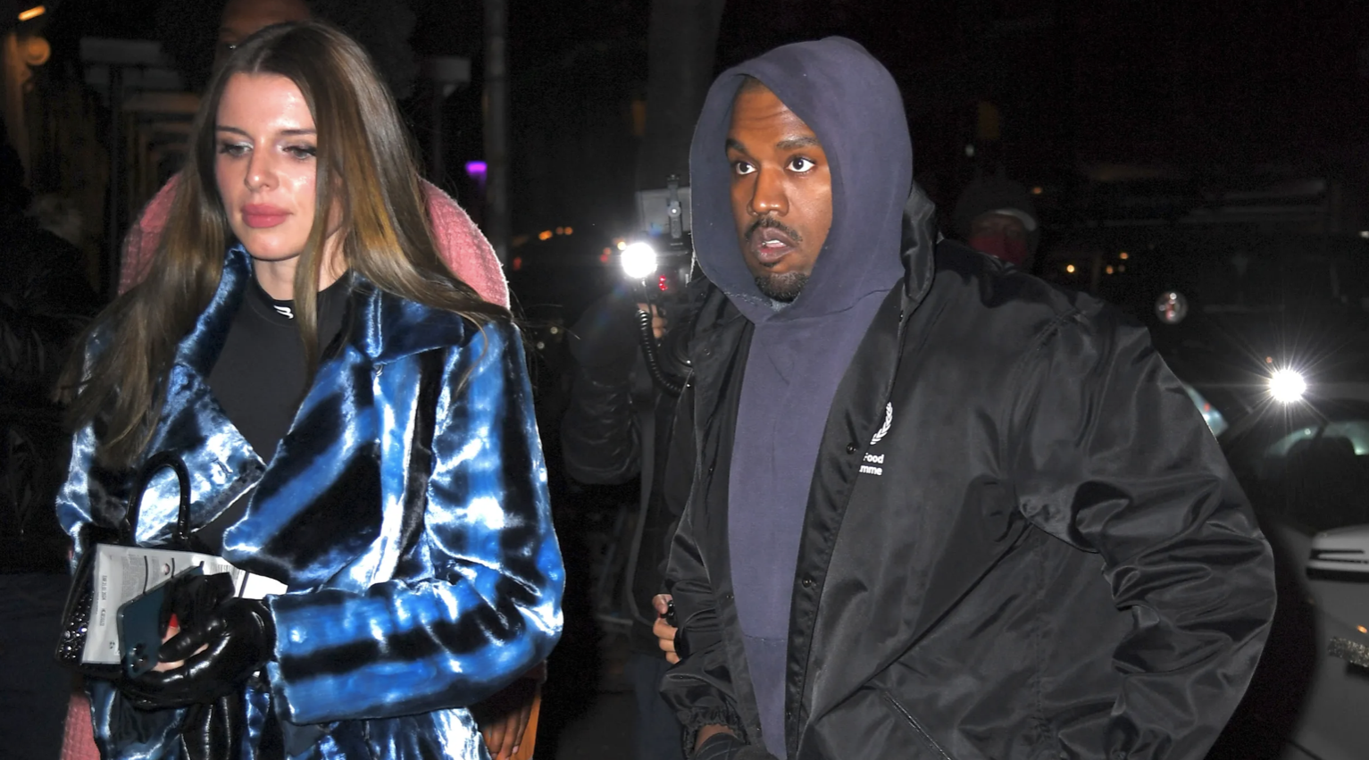 Kanye West, appuntamento a teatro: «Sta frequentando Julia Fox»