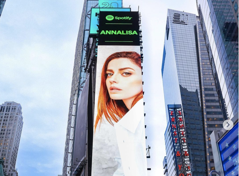 Annalisa a Times Square, lo scatto