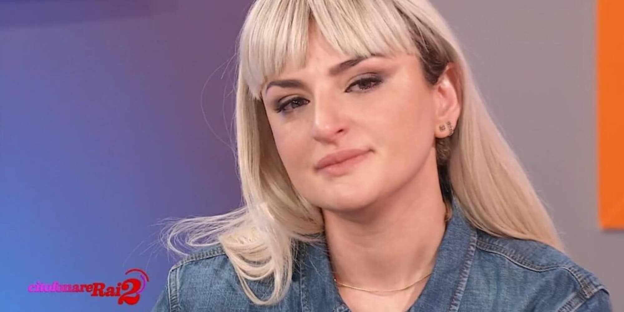 Arisa in lacrime a Citofonare Rai2, Paola Perego interrompe l’intervista