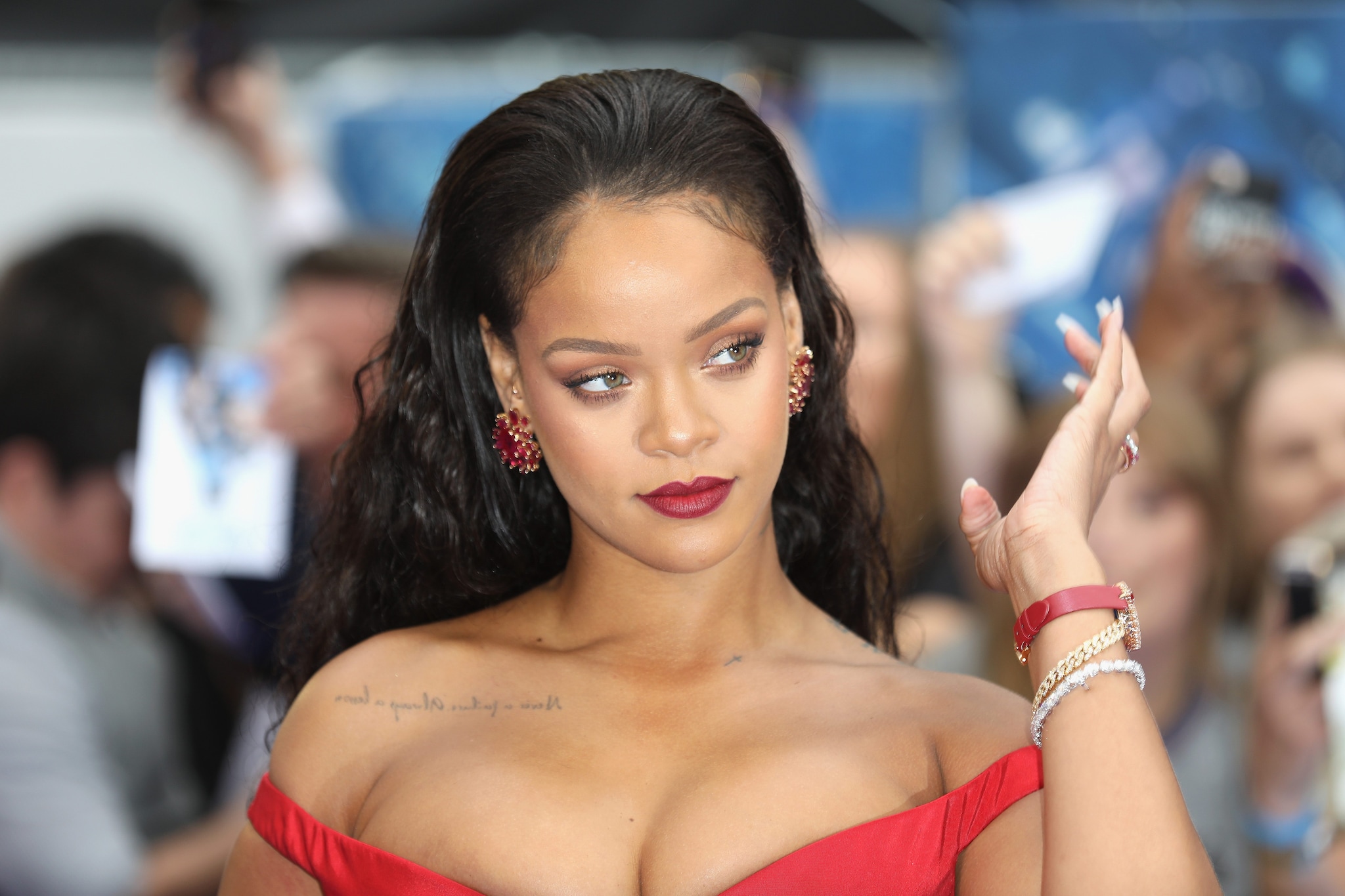 Rihanna, dona 15 milioni di dollari per la lotta al cambiamento climatico