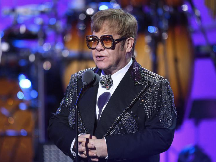 Elton John, paura in volo: guasto all’aereo