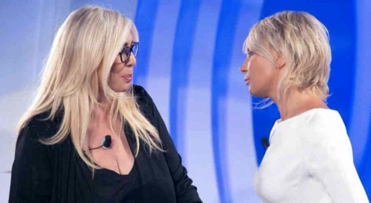 Mara Venier ricorda il periodo più buio: “Licenziata dalla Rai”. E racconta il gesto di Maria De Filippi