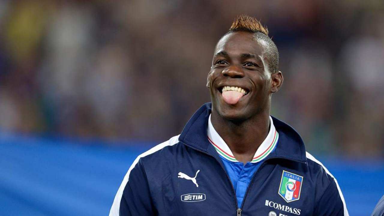 Mario Balotelli presenta sui social la sua nuova fiamma, ecco chi è