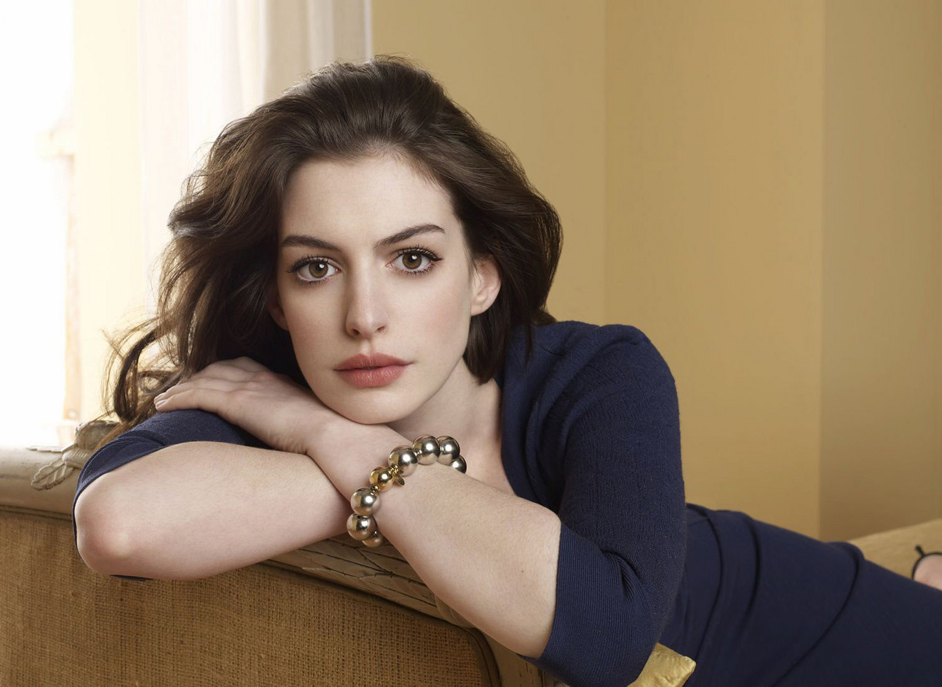 Anne Hathaway: «La gravidanza non è solo gioia»