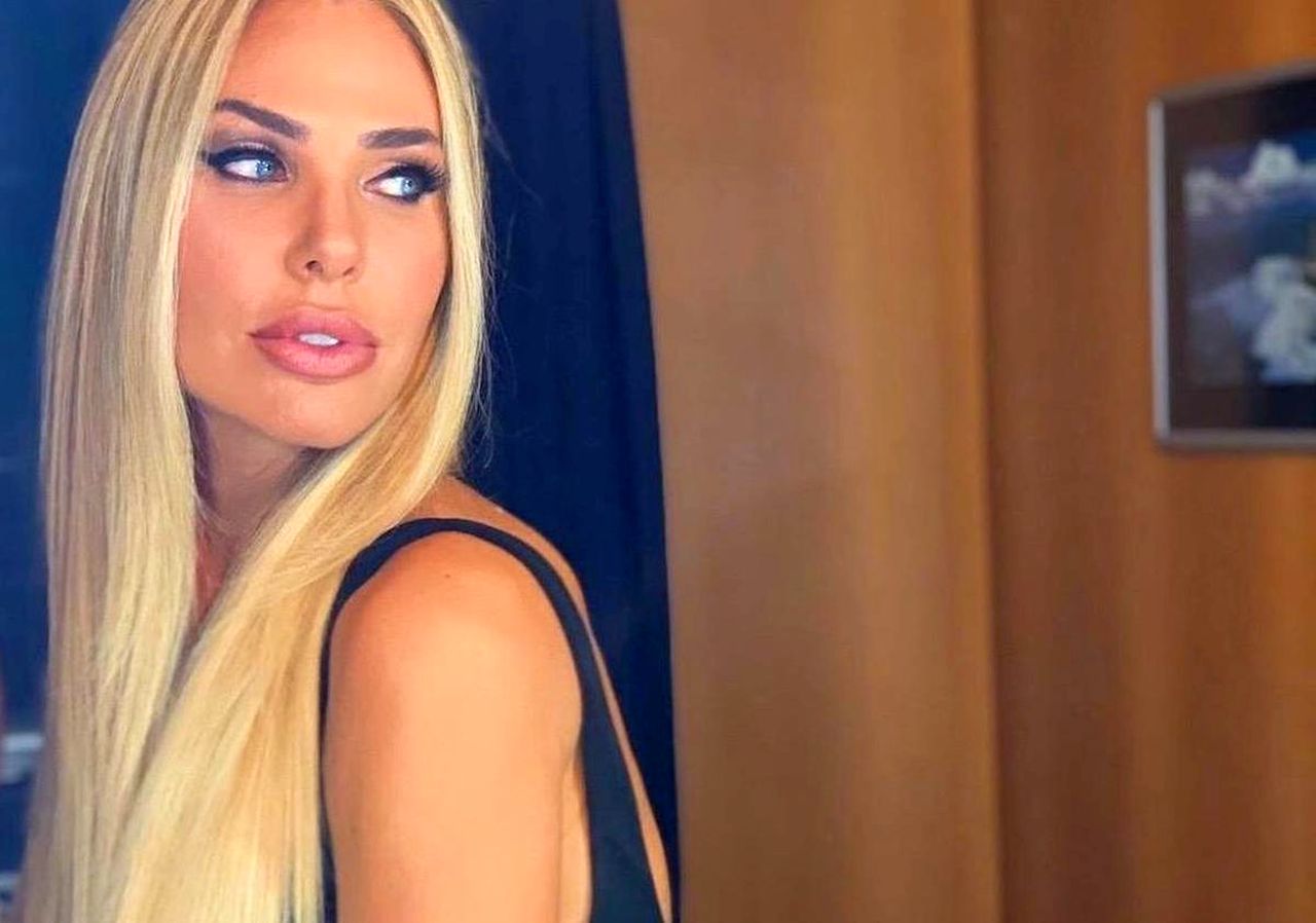 Ilary Blasi, dalle Dolomiti alla Costa Smeralda: gli hater l’attaccano