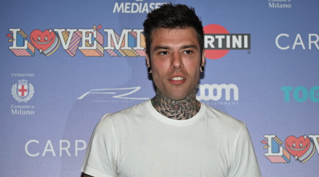 Fedez: “Il mio tumore è come quello di Steve Jobs, ma mi ritengo fortunato: al 90% va tutto bene…”