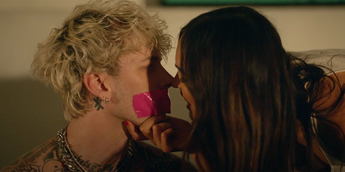 Megan Fox e Machine Gun Kelly e il rito del sangue: i “veri vampiri” criticano la coppia