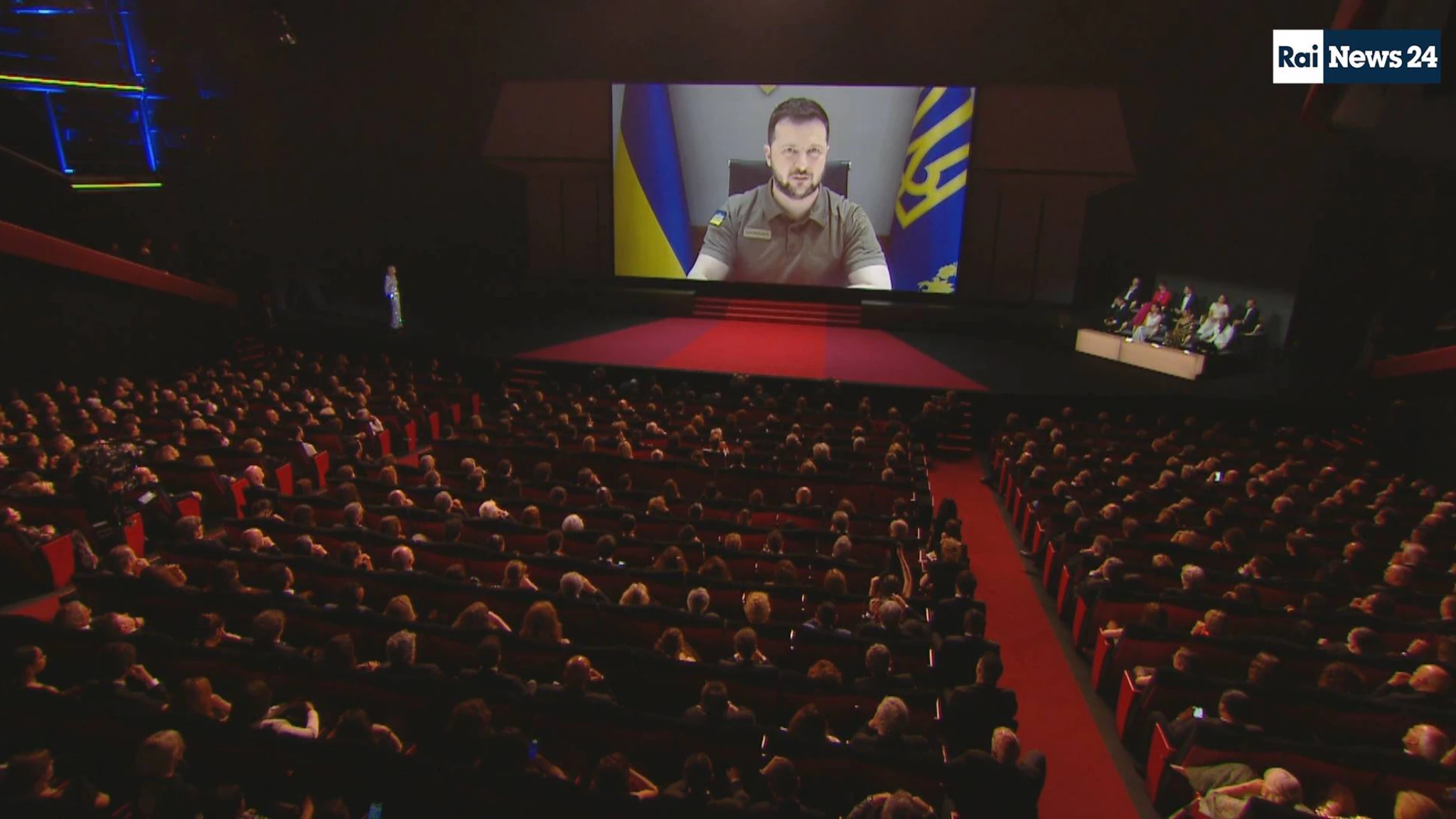 Zelensky interviene on line all’apertura del Festival di Cannes: “Il cinema non sia muto”