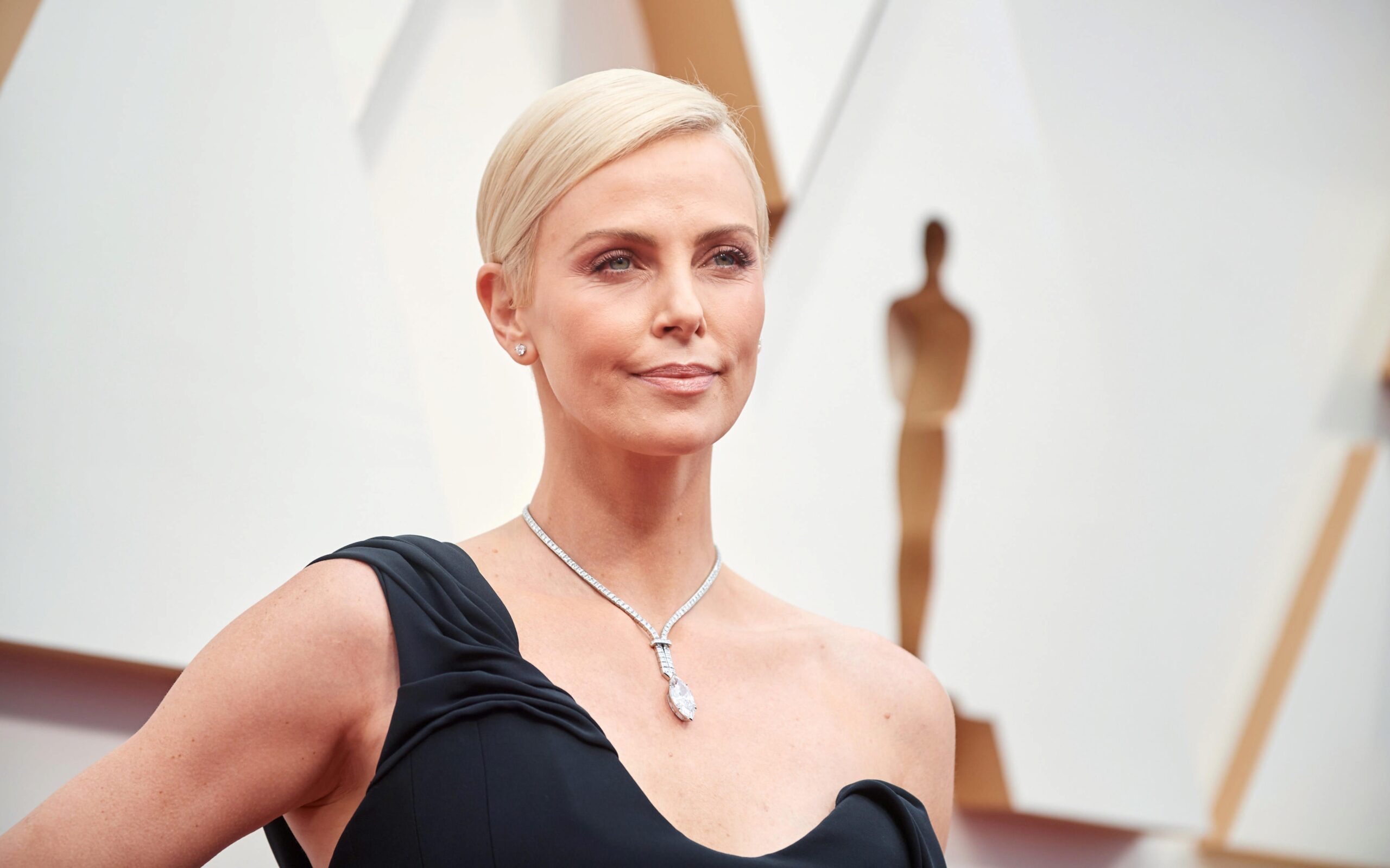 L’Accademia del bene e del male, il teaser del film con Charlize Theron