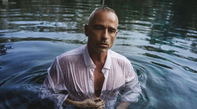 Eros Ramazzotti riparte da “Un battito infinito”: ecco il nuovo singolo “Ama”