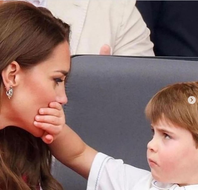 Show del principino Louis di Cambridge che zittisce la mamma Kate Middleton