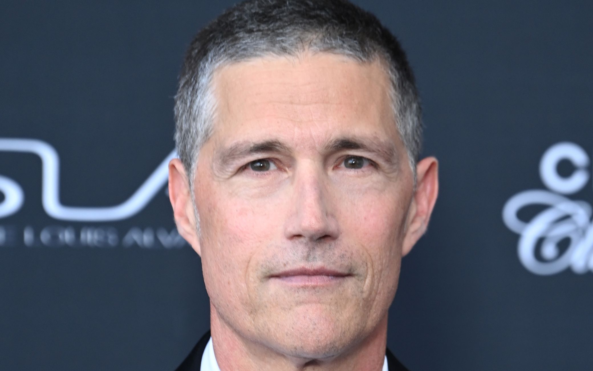 Matthew Fox parla del suo ritorno nella miniserie Last Light dodici anni dopo Lost