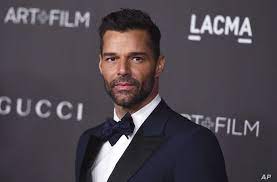 Ricky Martin, l’ex manager gli fa causa per 3 milioni di dollari