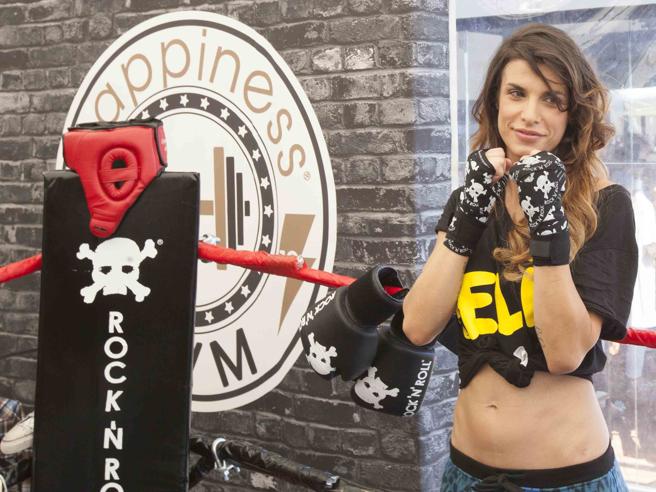 Elisabetta Canalis salirà sul ring per un incontro di kickboxing