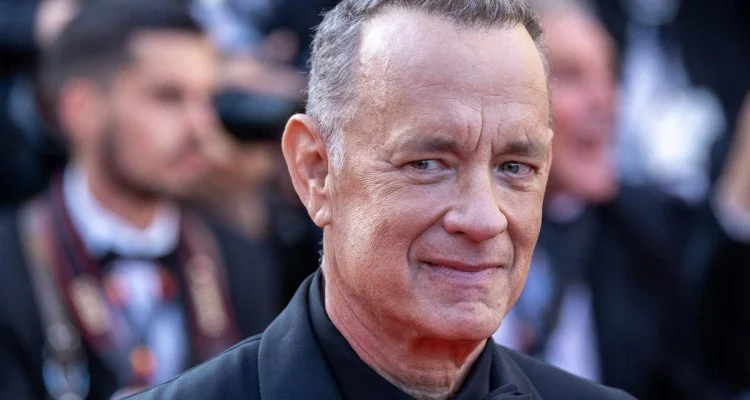 Tom Hanks, fan preoccupati per la salute dell’attore: forte tremolio alla mano destra