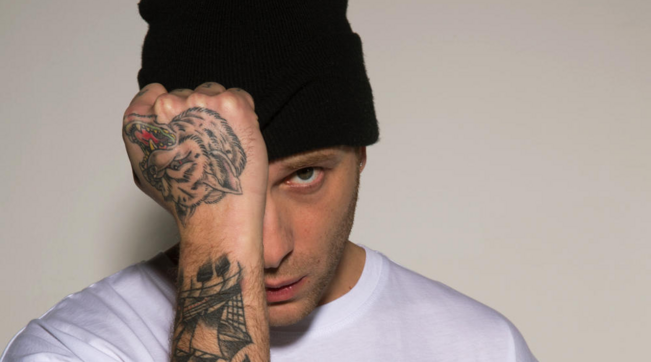 Clementino… nei guai: la polizia stradale gli ritira la patente