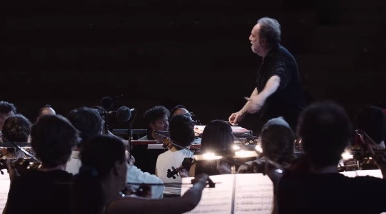 Troppo caldo, primo concerto in camicia per La Scala