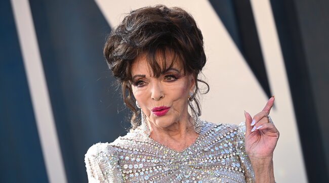 Joan Collins non rinuncia ai tacchi a 89 anni: cade e viene ricoverata in ospedale