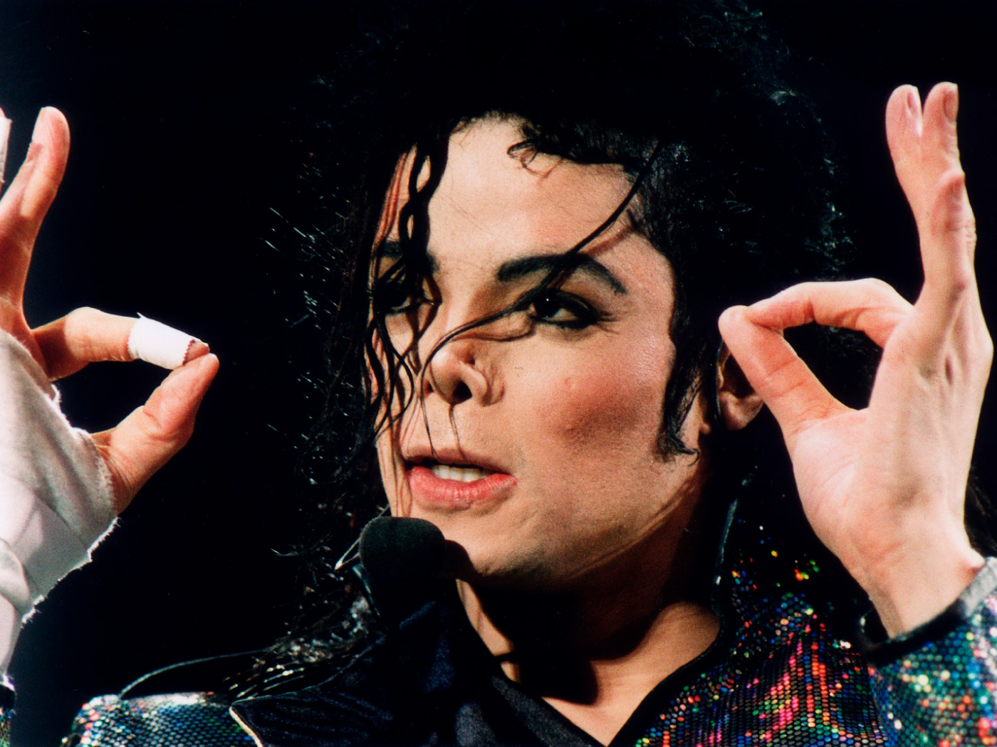 Michael Jackson, tre brani del disco postumo rimossi dal web: i dubbi sulla voce
