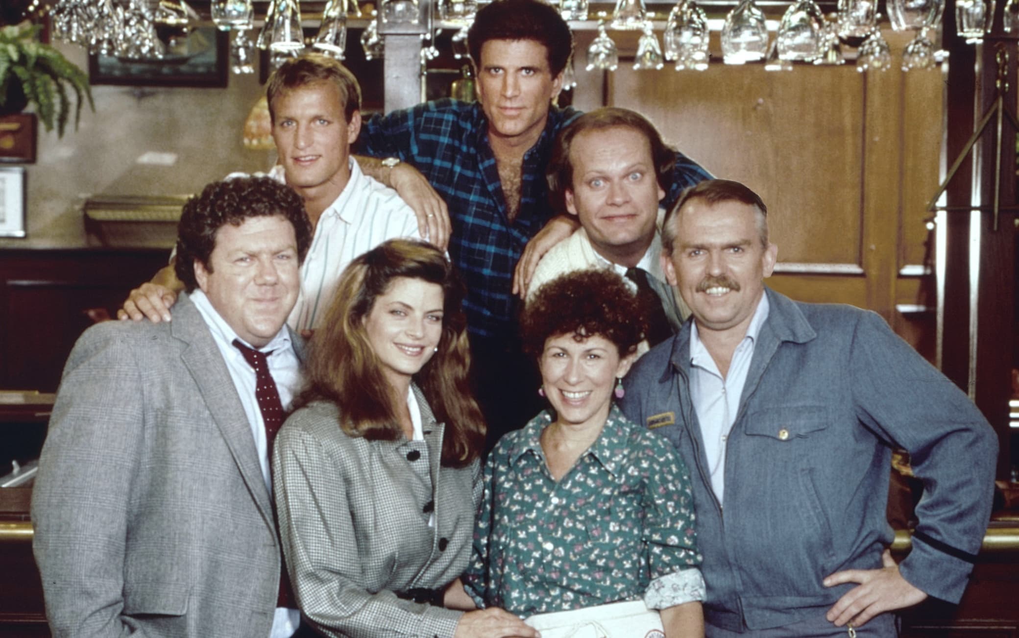 “Cheers” debuttava 40 anni fa negli Usa: storia e curiosità della popolare sitcom