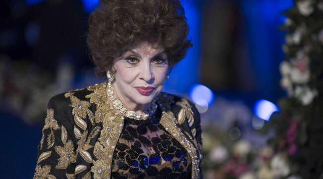 Gina Lollobrigida torna a casa dopo l’operazione: “Cammino già”