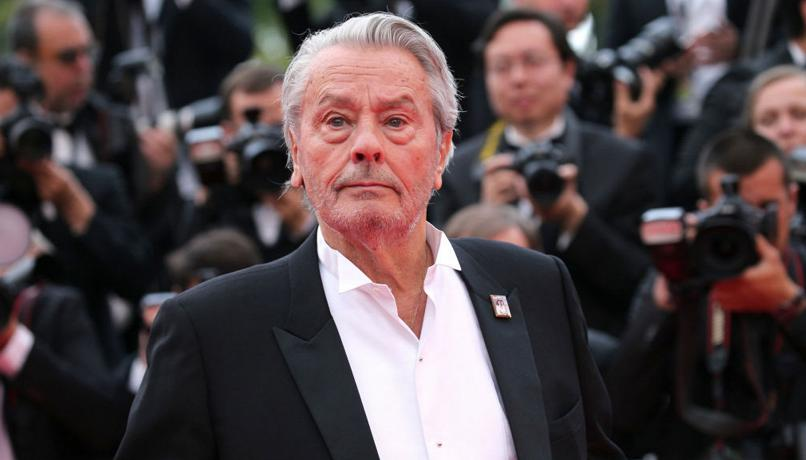 Dopo un anno di assenza, Alain Delon torna in tv per dialogare con il presidente ucraino Zelensky