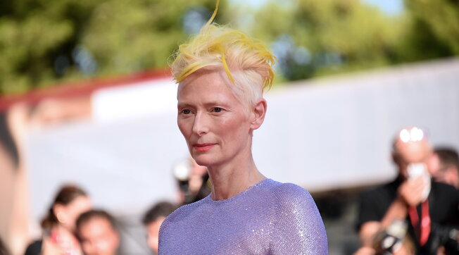 Venezia 79, Tilda Swinton madre e figlia in “The eternal daughter”