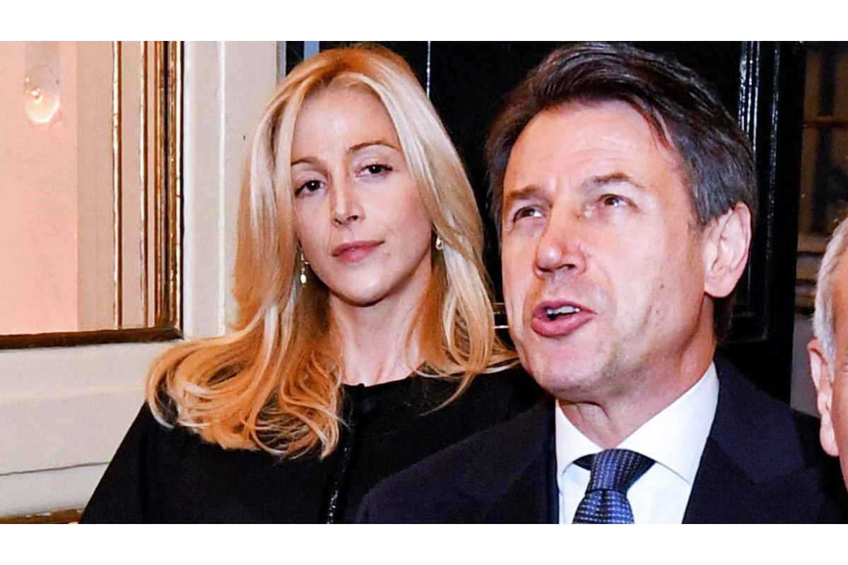 Giuseppe Conte e Olivia Paladino, che baci a Roma!