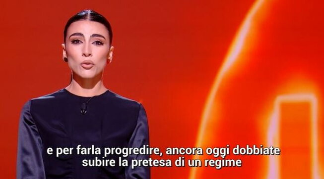 A “Le Iene” Giulia Salemi parla in Farsi e piange per le donne iraniane