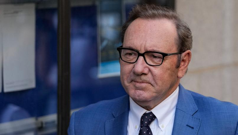 Kevin Spacey in tribunale a New York: “Non feci outing per paura di mio padre”