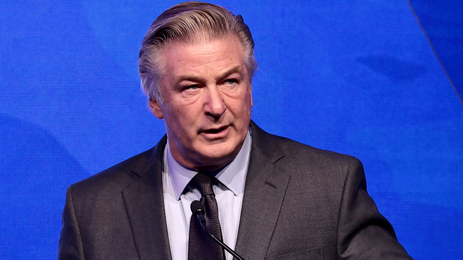 Alec Baldwin fa causa a 4 persone per l’incidente sul set ‘Rust’