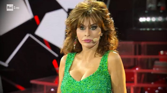 Alessandra Mussolini imita la zia Sophia Loren in Tv. La telefonata dell’originale: “Era ora”