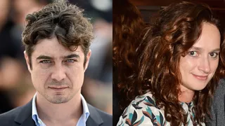 Riccardo Scamarcio a Napoli con Angharad Wood e la piccola Emily: la famiglia si riunisce