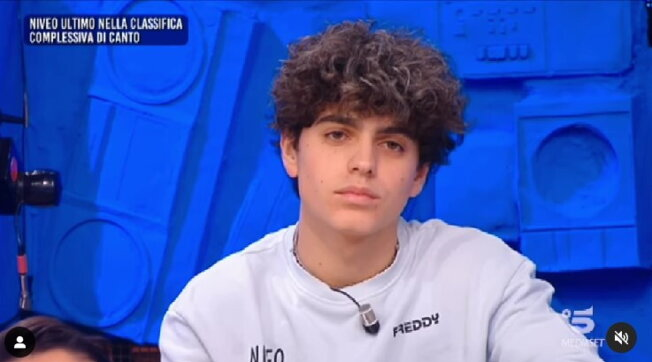 “Amici 22”, Niveo arriva ultimo e rischia l’eliminazione: “Penso sia meglio mandarmi in sfida”