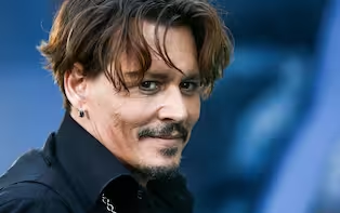 Johnny Depp è il re Luigi XV nelle nuove foto del film Jeanne Du Barry