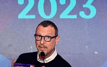 Sanremo 2023, Amadeus dopo le polemiche: “Se mi mandano via vado ma i numeri sono con noi”