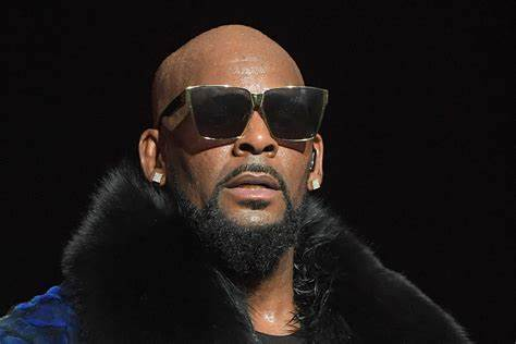 R. Kelly condannato a 20 anni per sesso con una 14enne