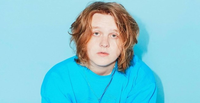 Lewis Capaldi potrebbe lasciare il mondo della musica per problemi di salute mentale