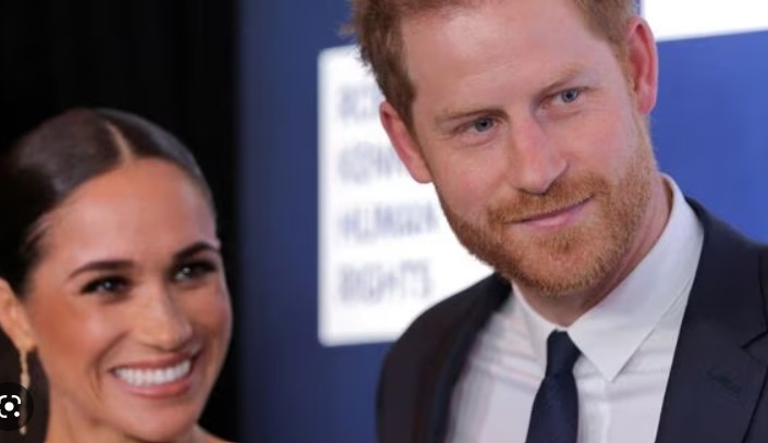 Il principe Harry e Meghan Markle innamorati e complici alla partita di basket