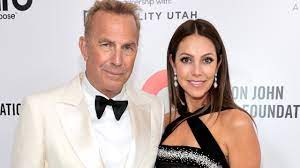 Kevin Costner e la moglie divorziano dopo quasi 19 anni di matrimonio