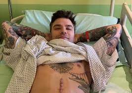 Fedez torna sotto i ferri: operazione segreta alla pancia