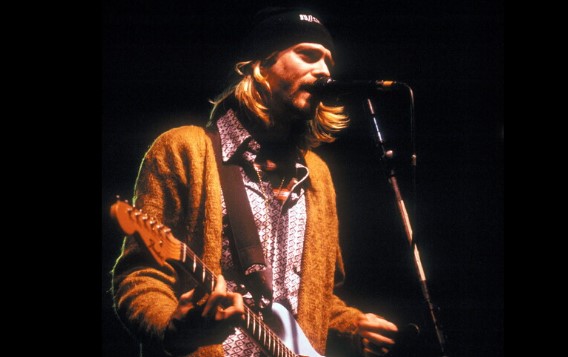 Kurt Cobain, all’asta una chitarra distrutta sul palco: valutata 80mila dollari