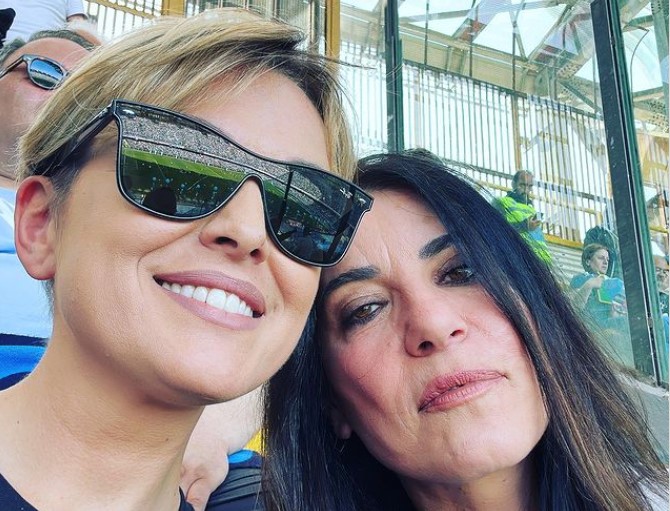 Francesca Pascale e Paola Turci: la dedica allo stadio del Napoli