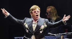 L’addio di Elton John, per la prima volta sul palco del Festival di Glastonbury: “Un finale perfetto”