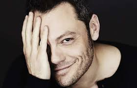 Tiziano Ferro attacca gli omofobi: “Mi chiamano fr**io e poi scappano”