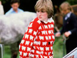 Lady Diana, il maglione rosso con le pecore sarà venduto all’asta da Sotheby’s