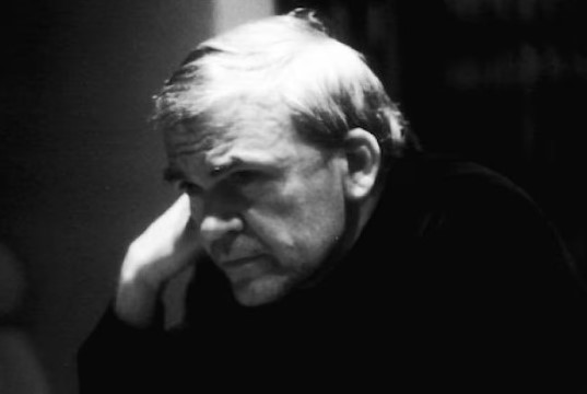 È morto Milan Kundera, scrittore, poeta, saggista e drammaturgo francese