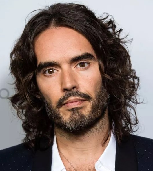 Russell Brand accusato di stupro e abusi sessuali, l’attore: “Solo rapporti consensuali”