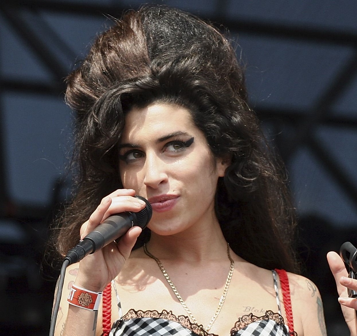 Amy Winehouse avrebbe compiuto 40 anni, il ricordo con i suoi duetti più belli