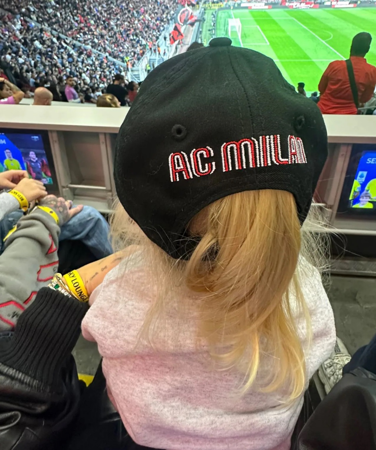 Fedez e Chiara Ferragni a San Siro con i figli per la partita Milan-Juve